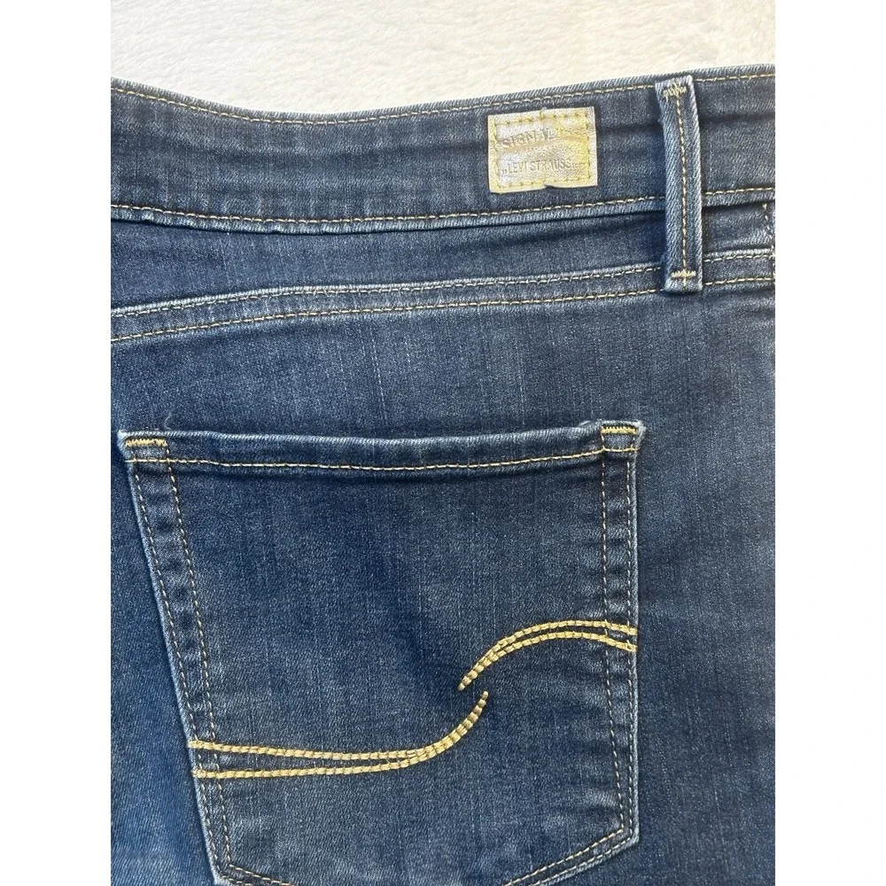 Levi's Signature Jeans Women's Modern Slim Cuffed Jeans Blue 34" (14/16) - Picture 9 of 9